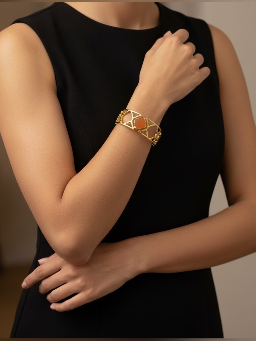 💖 Hollow Out Bracelet
